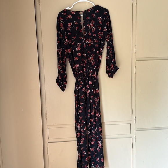 Anthropologie Velvet by Graham & Spencer black floral flowy cropped jumpsuit. M - Picture 3 of 12